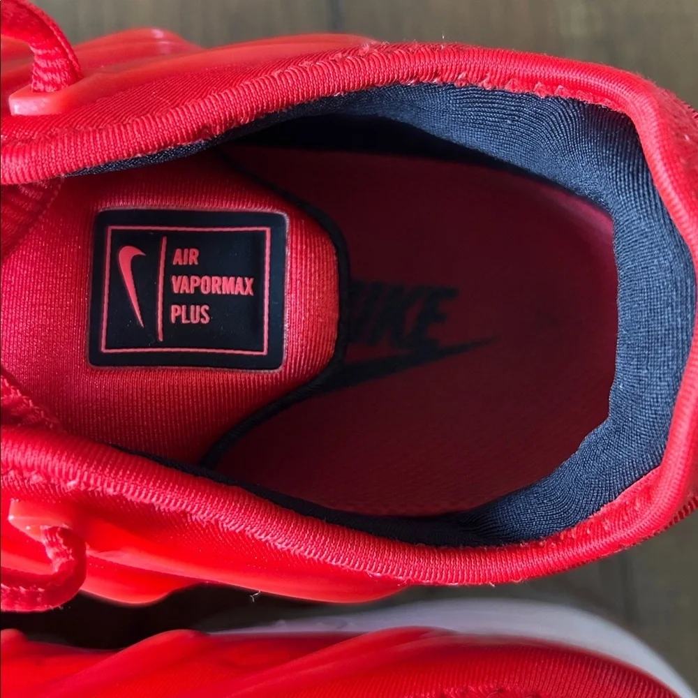 Nike Air VaporMax Plus 'Chile Red' women's size 6.5